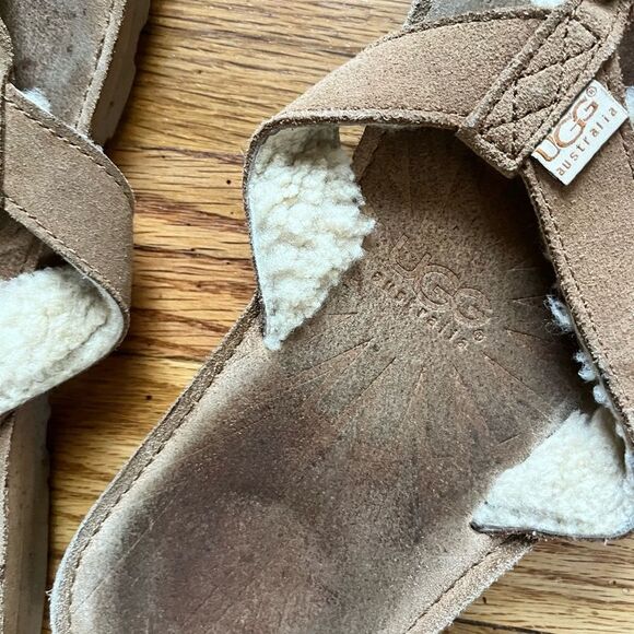 Ugg Womens flip flops - Picture 3 of 5